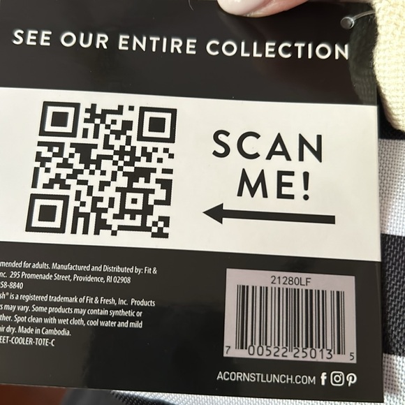 New with Tags, 6 bottle insulated Cooler Tote - Picture 10 of 10